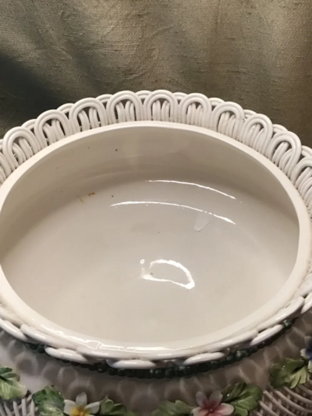 Vintage Capodimonte 70’s Ceramic Pedestal Centerpiece Bowl. 10” H